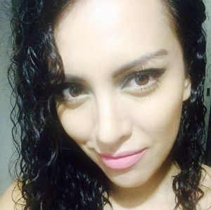 Meet your Posher, Moni